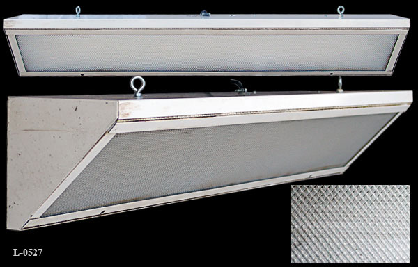 L-0527 4' Fluorescent